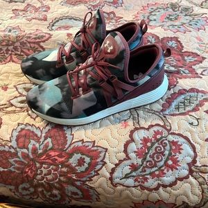 Under Armor Ladies tennis shoes